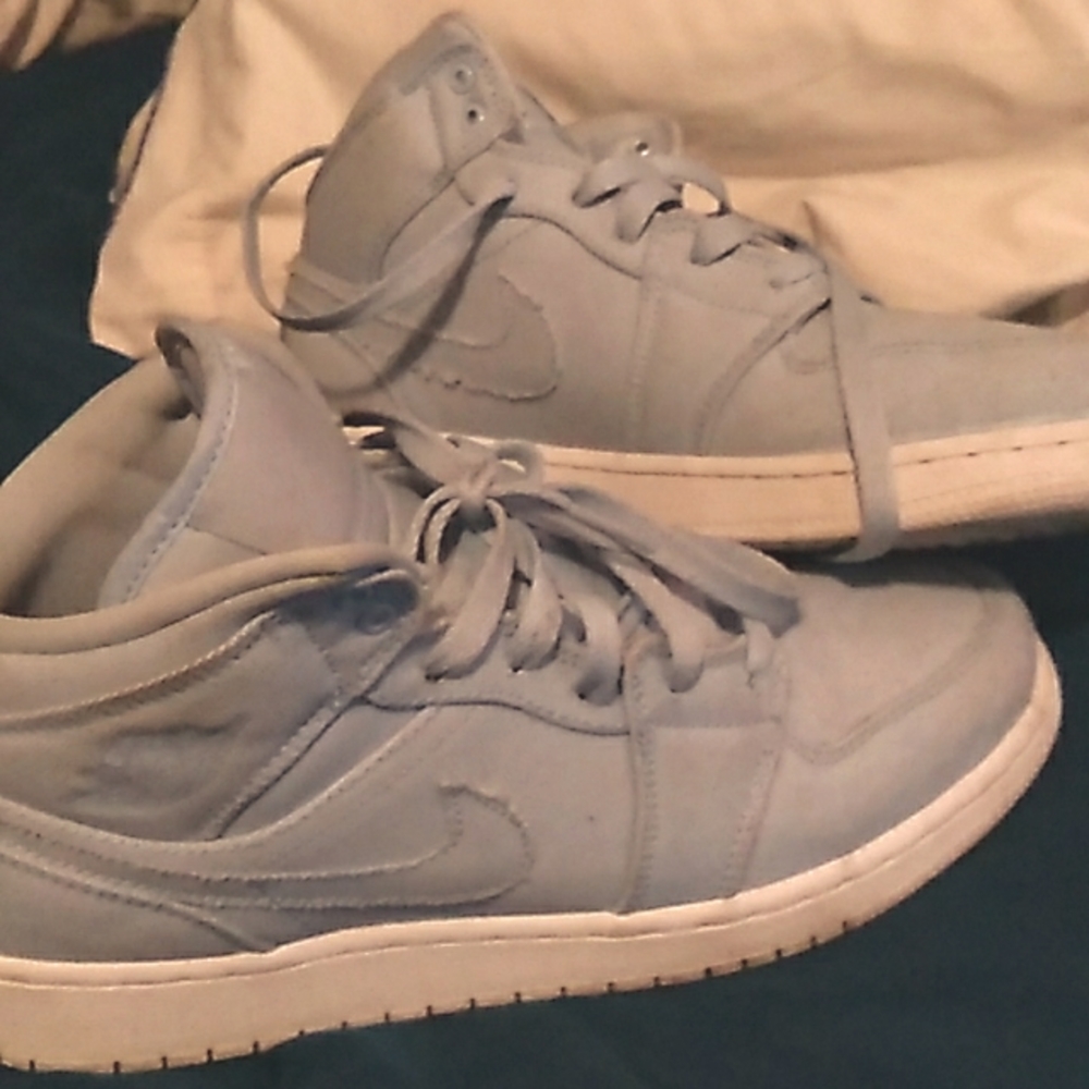 Women's Nike Air Forces size 6.5Y ( which is a women's size 8) for kids 6.5Y